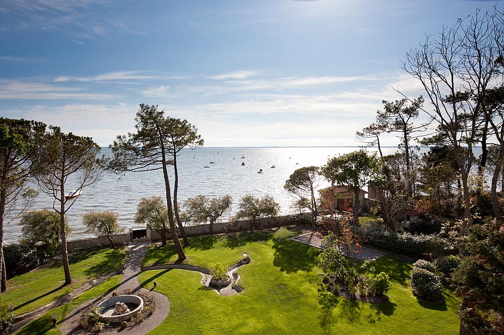 Gardens rolling down to sea La Tosca