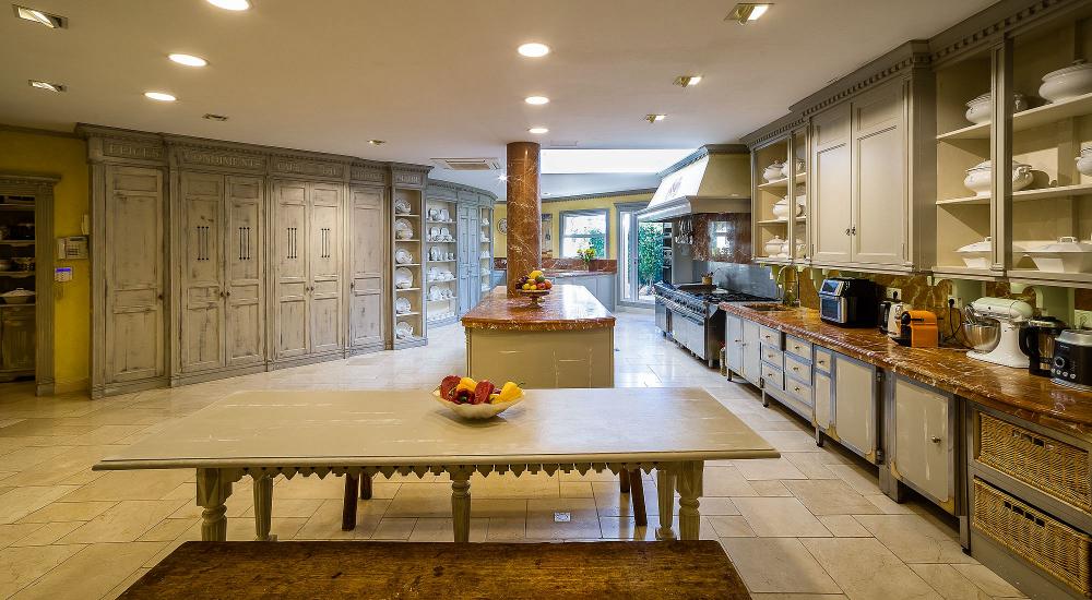 Villa Mija - 9 bedroom beachfront villa in Spain - Kitchen Villa Mija - 9 bedroom beachfront villa in Spain - Kitchen