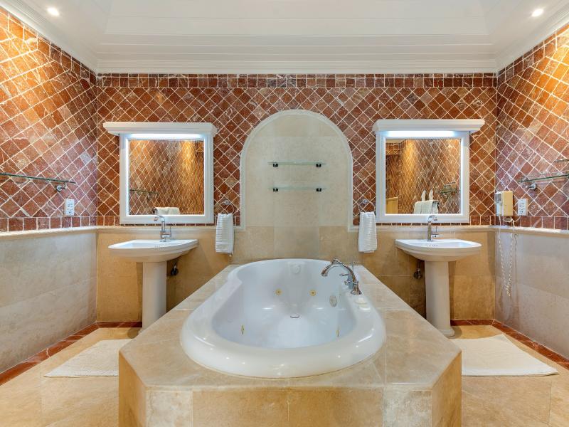 Old Trees 3 - Sundance , Beachfront villas Barbados , Old Trees , Paynes Bay , St James , West Coast Barbados 