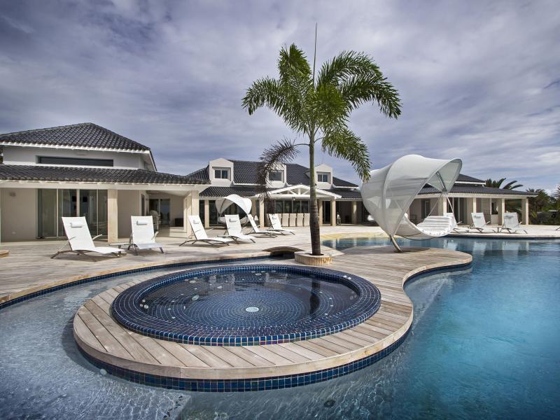 C'est La Vie, Terres Basses , Terres Basses 