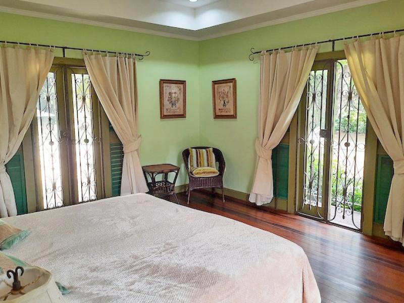 Mandeville , Mount Irvine 