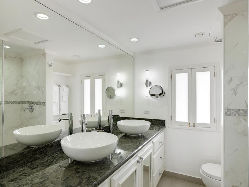 Glitter Bay 303 - Emerald Suite , Beachfront villas Barbados , Glitter Bay , Porters , St James , West Coast Barbados 