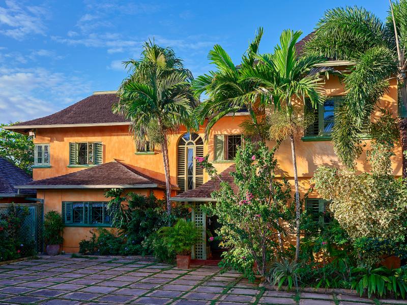 Keela Wee , Discovery Bay 