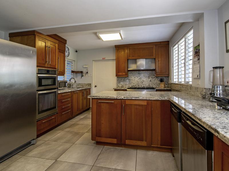 A Summer Place , Discovery Bay 