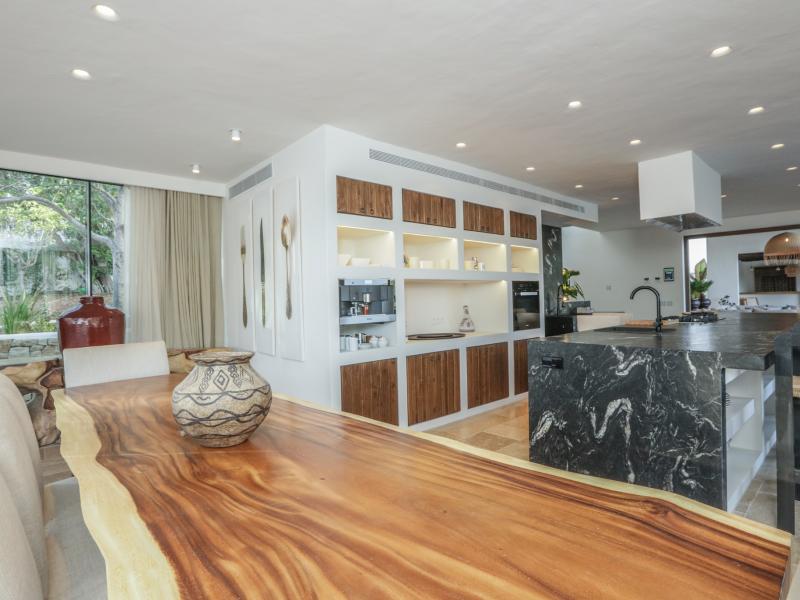 Can Gerbera , Central , East 