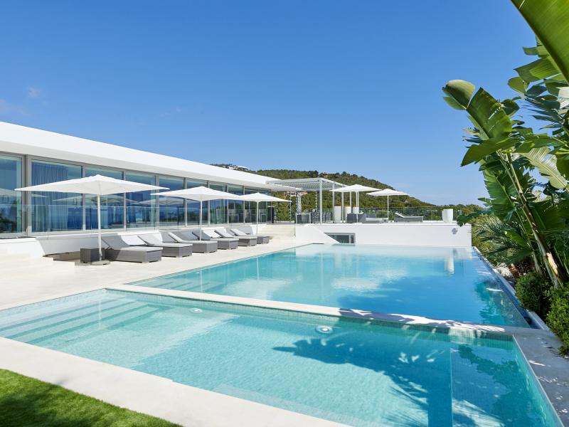 Villa La Costa , East 