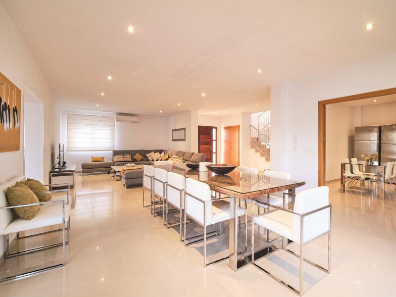 Villa Samy , Cap Martinet 