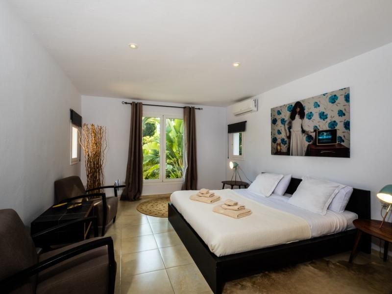 Villa Zola , Roca Llisa 