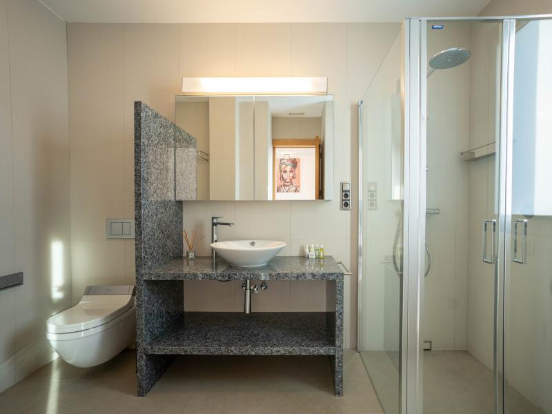 Casa Fourteen , Jesus 