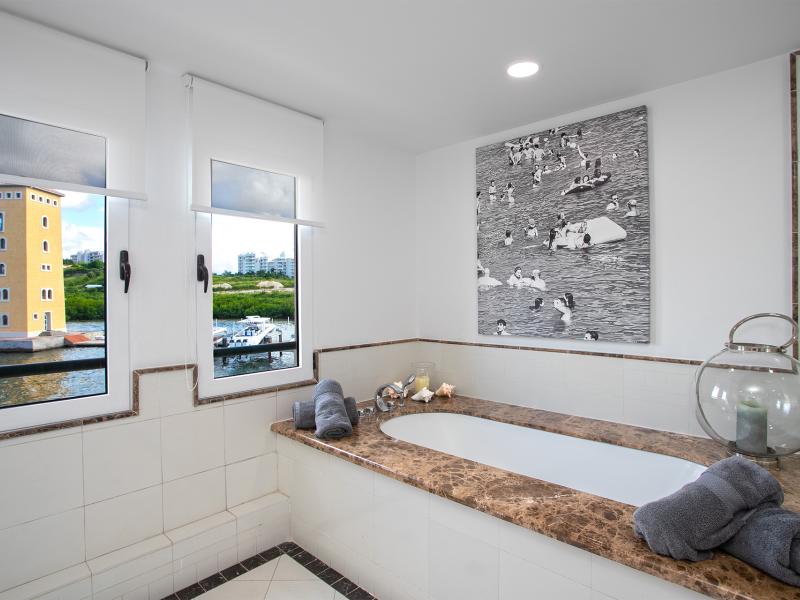 Marina 360 , Cupecoy 