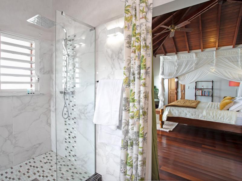 Dream in Blue , Happy Bay 