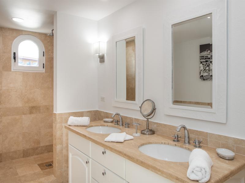 Marina 360 , Cupecoy 