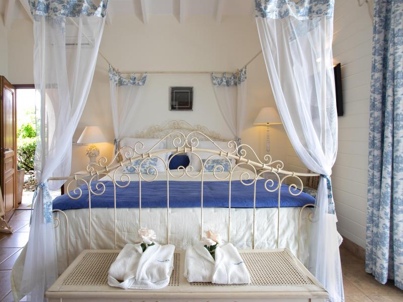 Dream in Blue , Happy Bay 