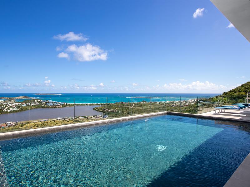 La Casa del Jefe , Orient Bay 