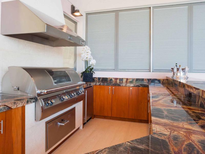 Kaia Kamina , Cayman Kai 