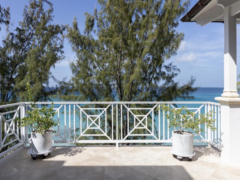 Old Trees 302 - La Mirage Penthouse , Beachfront villas Barbados , Old Trees , Paynes Bay , St James , West Coast Barbados 