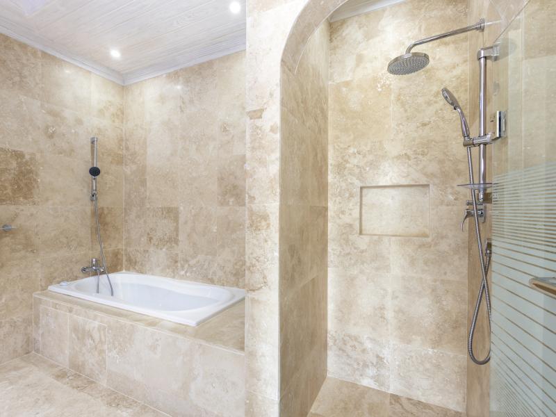 Old Trees 302 - La Mirage Penthouse , Beachfront villas Barbados , Old Trees , Paynes Bay , St James , West Coast Barbados 