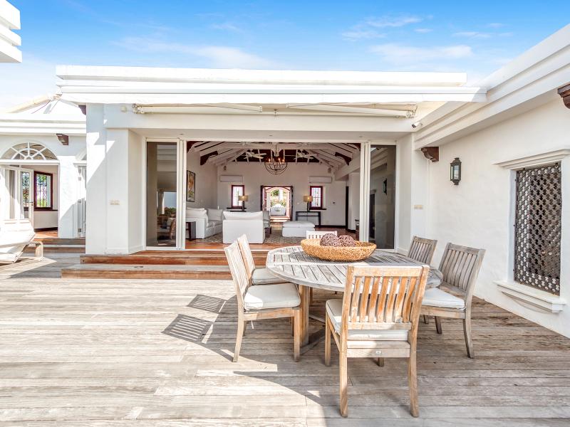 La Hacienda , Terres Basses 