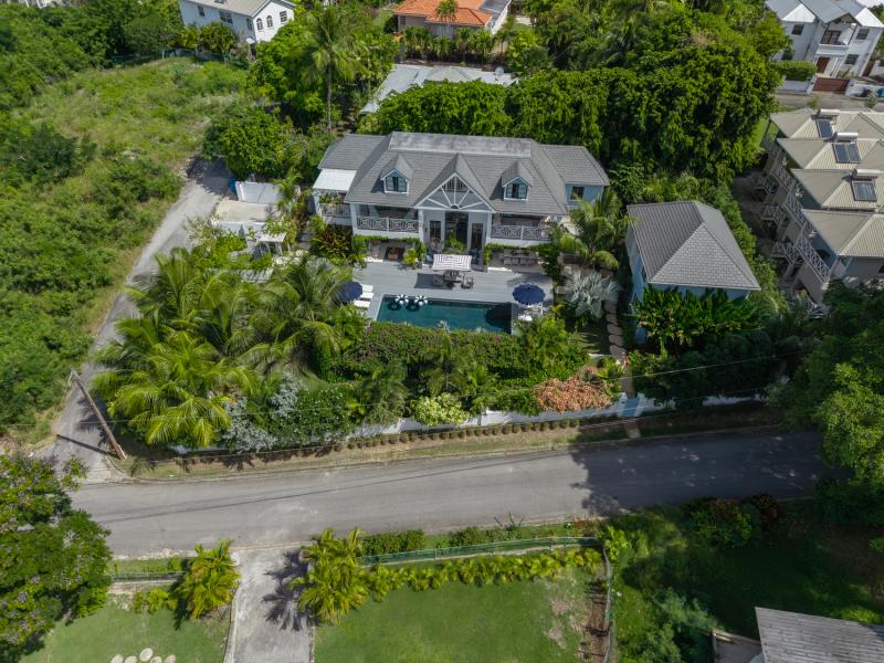 Seastar House and Cottage , 