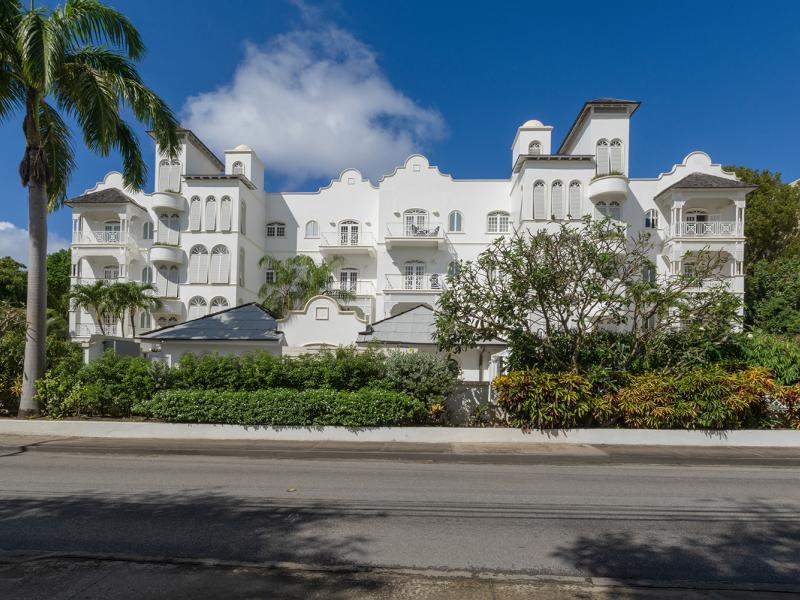 Old Trees Sea Breeze 204 , Beachfront villas Barbados , Old Trees , Paynes Bay , St James , West Coast Barbados 