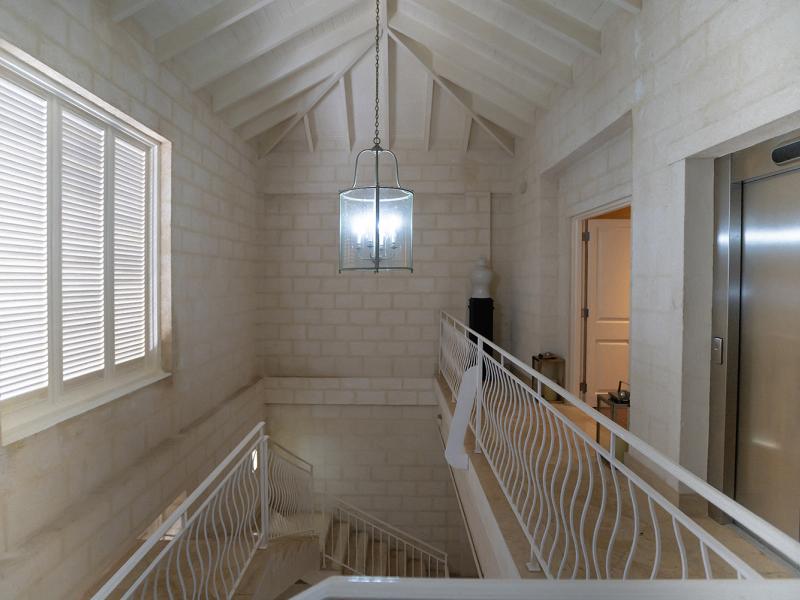 Smugglers Cove Penthouse Apartment 7 , Beachfront villas Barbados , Paynes Bay , St James , West Coast Barbados 