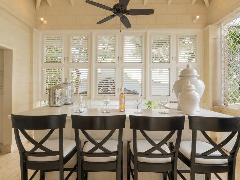 Smugglers Cove Penthouse Apartment 7 , Beachfront villas Barbados , Paynes Bay , St James , West Coast Barbados 