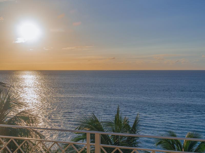 Smugglers Cove Penthouse Apartment 7 , Beachfront villas Barbados , Paynes Bay , St James , West Coast Barbados 