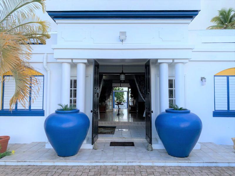 Villa Sapodilla , Mount Irvine 