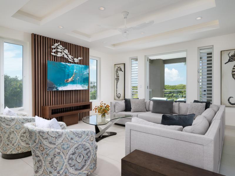 Goldfinger Villa - Beachfront , Long Bay 