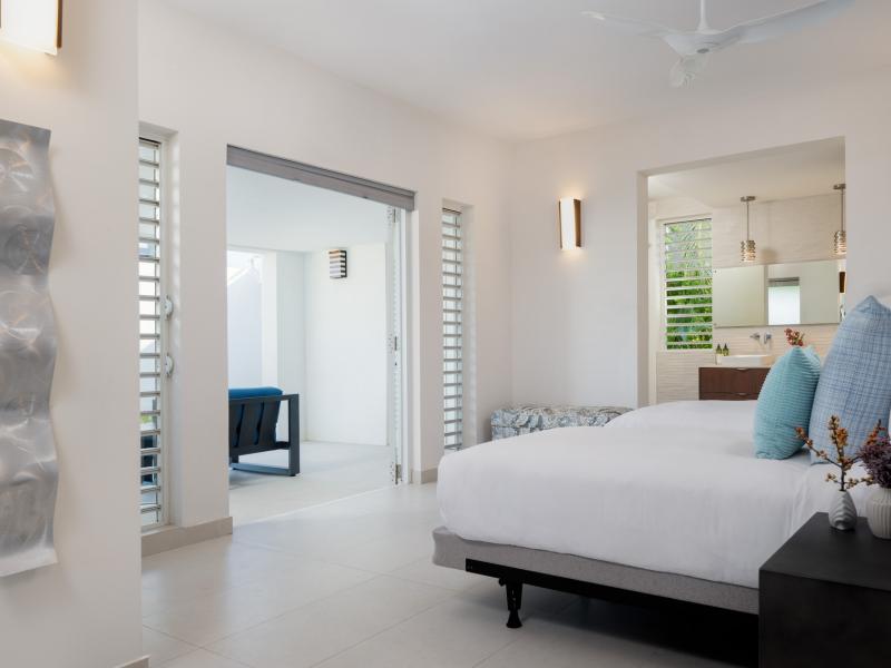 Goldfinger Villa - Beachfront , Long Bay 