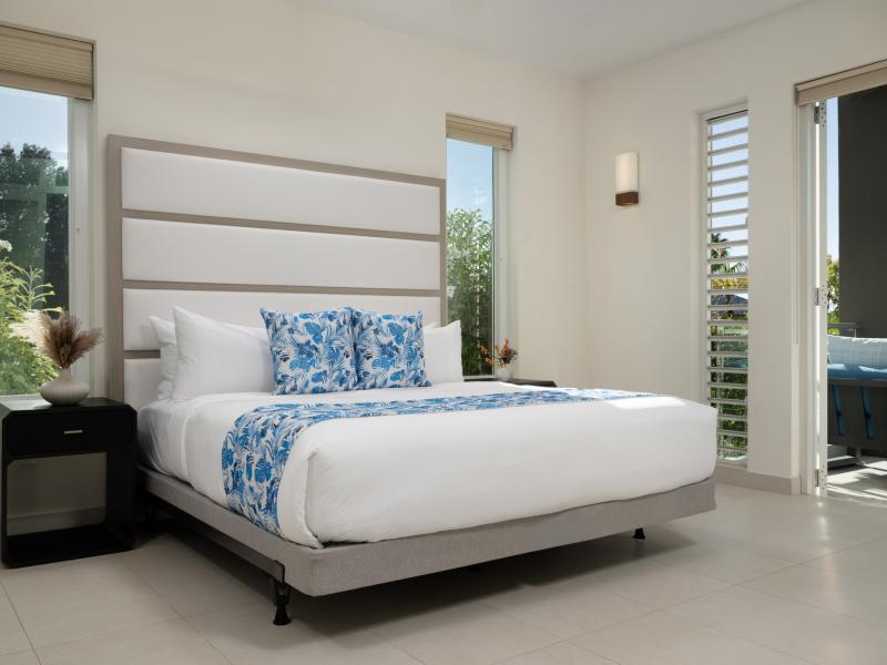 Goldfinger Villa - Beachfront , Long Bay 