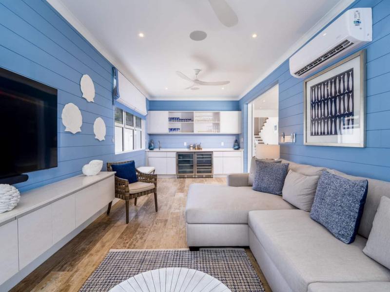 Sea Breeze Beach Villa , Beachfront villas Barbados , Fitts Village , St James , West Coast Barbados 