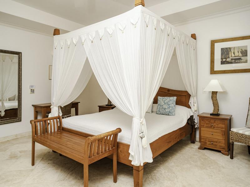 Schooner Bay 112 - Moonshine - Beachfront , Beachfront villas Barbados , Schooner Bay , Speightstown , St Peter , West Coast Barbados 