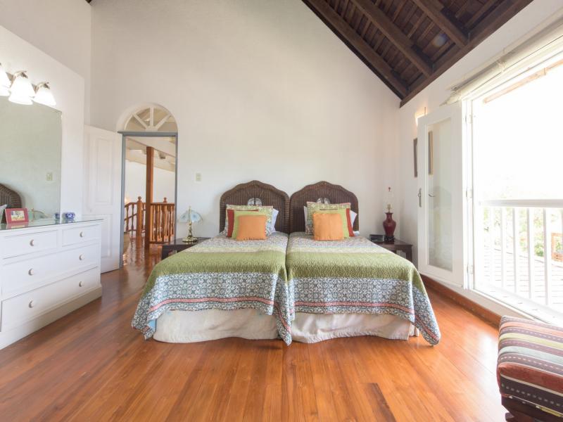 Villa Bimiti , Mount Irvine 