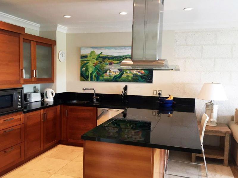 Waterside 402 , Beachfront villas Barbados , Paynes Bay , West Coast Barbados 