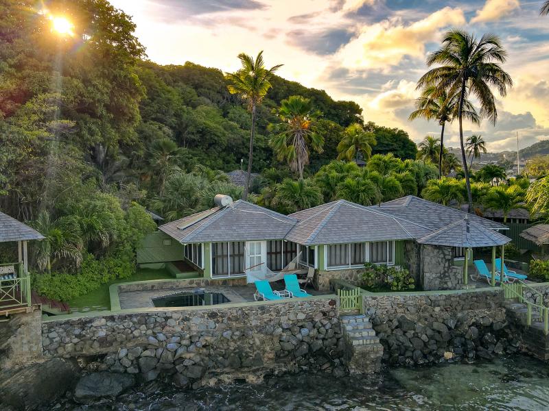 Young Island - St Vincent & The Grenadines , Young Island 