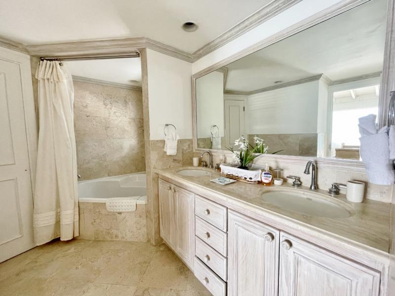 Villas on the Beach 403 , Beachfront villas Barbados , Holetown , St James , Villas on the Beach, Barbados , West Coast Barbados 