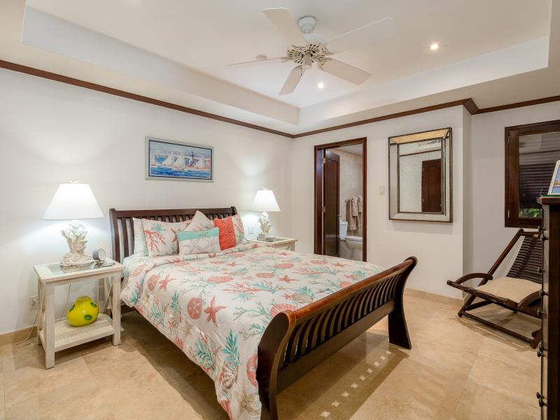 Coral Cove 5 - Shutters , Beachfront villas Barbados , Coral Cove , Paynes Bay , St James , West Coast Barbados 