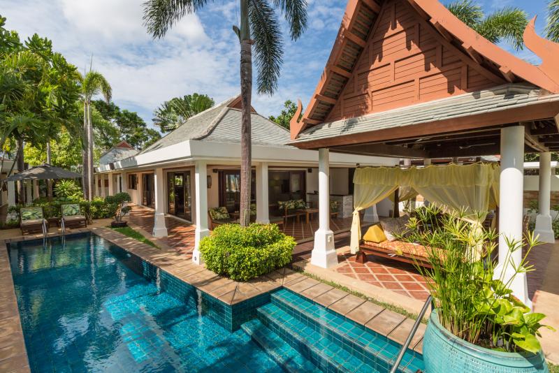 Bougainvillea - Miskawaan Estate Bougainvillea - Miskawaan Estate