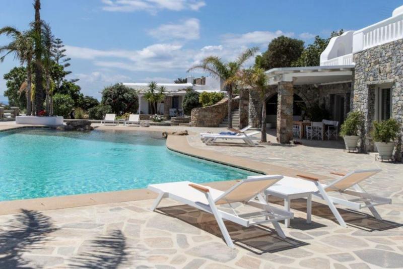 Villa Foinikas