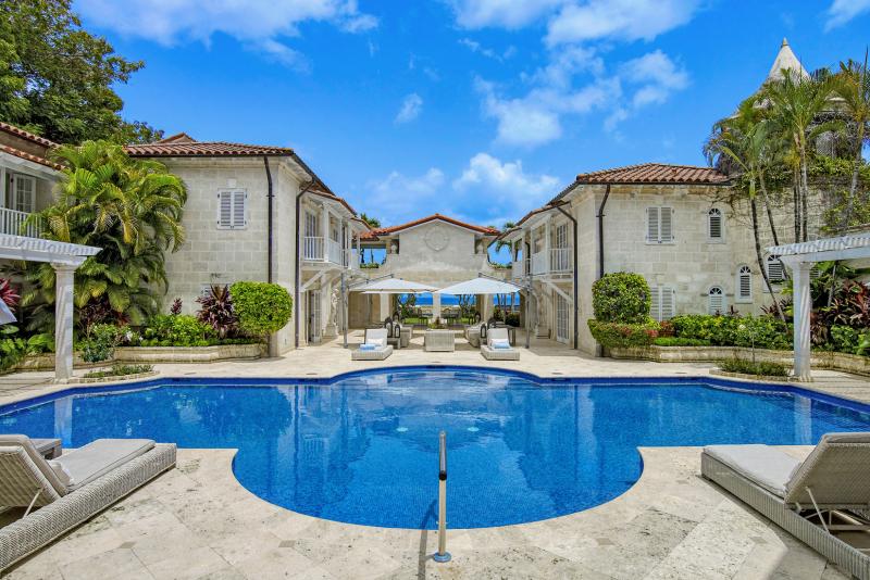 Bachelor Hall - Beachfront Bachelor Hall - Beachfront